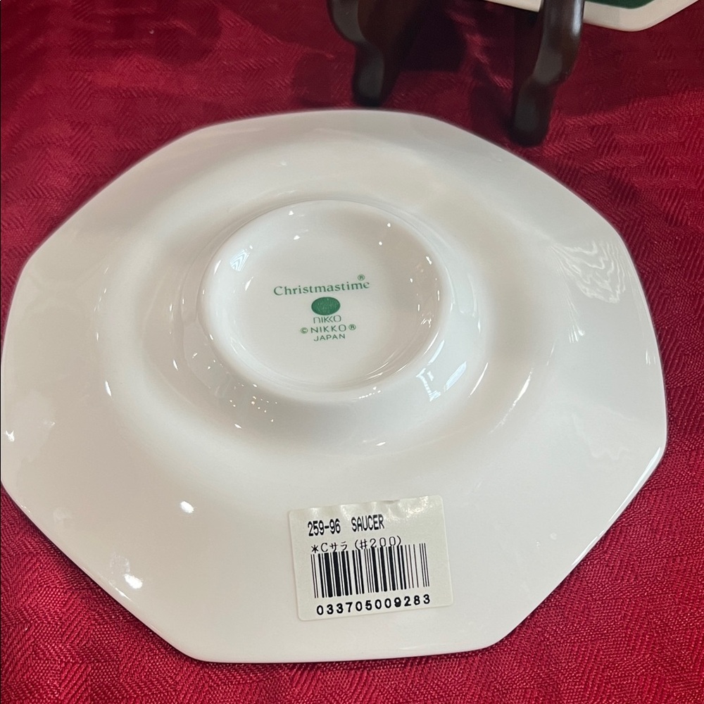 Christmastime 4 Place Setting by NIKKO Japan - Picture 10 of 15